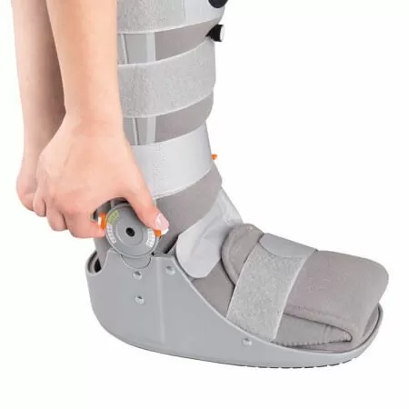 Бандаж на голеностопный сустав (тутор) Тривес Т.46.52 жесткий с шарниром 