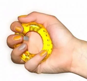 М-111 Массажер-эспандер кистевой 7 см., пара, желтый