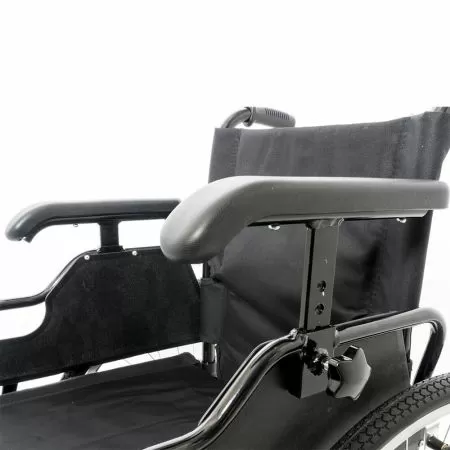Кресло-коляска механическая Barry A8 Т, ширина сиденья 46см, пневматические колеса