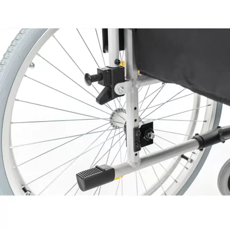 Кресло-коляска МЕТ STABLE, артикул 20460, с регулировкой высоты подлокотников, ширина сиденья 43 см, колеса пневматические