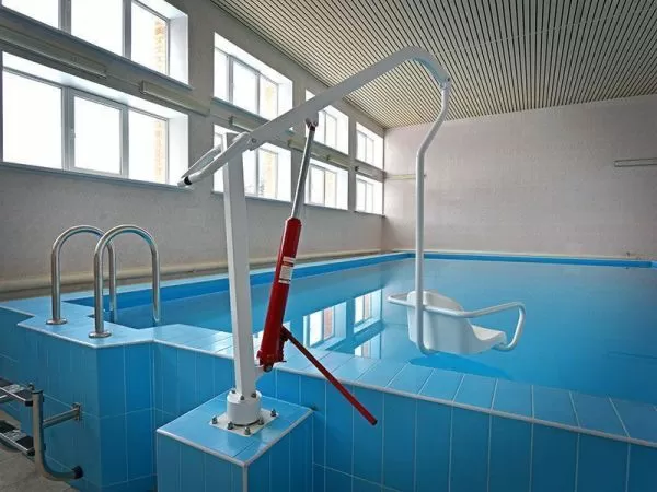 Подъемник для бассейна ИНВА Енисей ИПБ-170Г с гидравлическим приводом