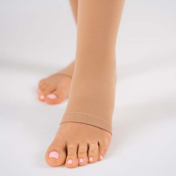 Чулки компрессионные Evolution ТК.930 унисекс 2 класс компрессии с открытым носком и гладкой резинкой цвет бежевый